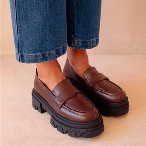 Alohas coffee brown trailblazer loafers size 36 new in box!